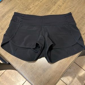 Lululemon Speed Up Low Rise Lined Shorts 2.5”
